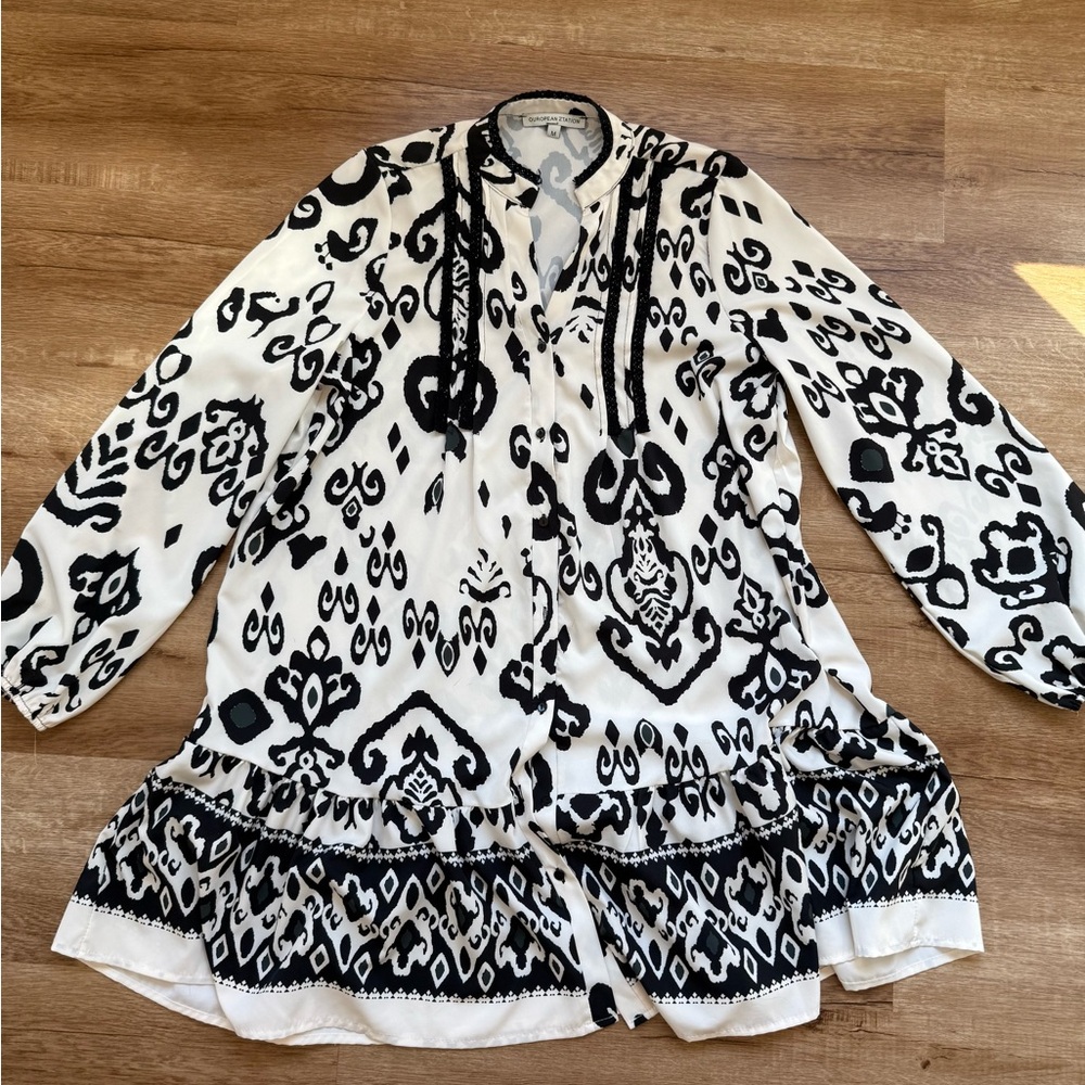Black and White Patterned Tunic Top